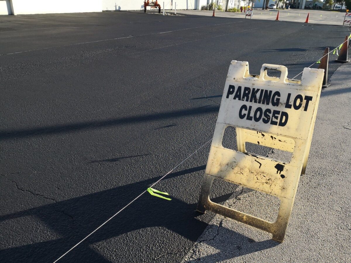 parking lot sealcoating in Florida